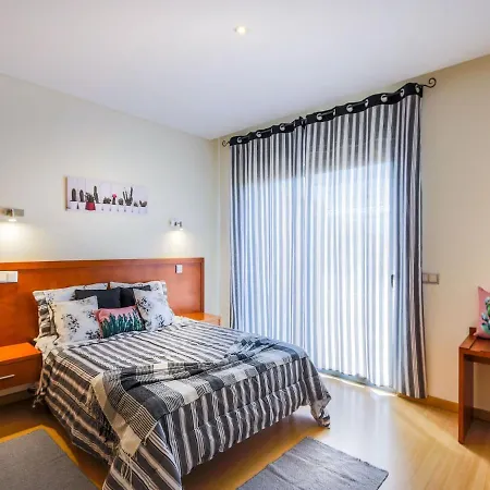 Villa V4, Jardins Branqueira Near Beach,