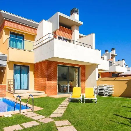Villa V4, Jardins Branqueira Near Beach,