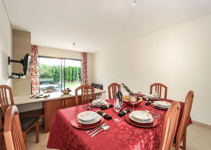 V4, Jardins Branqueira Near Beach, Villa Albufeira