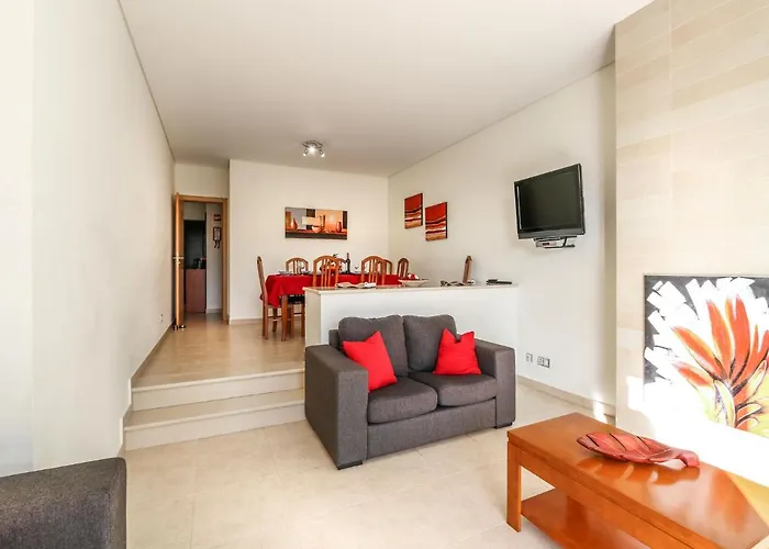 Villa V4, Jardins Branqueira Near Beach, *