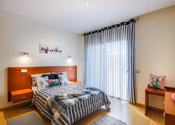 Villa V4, Jardins Branqueira Near Beach,